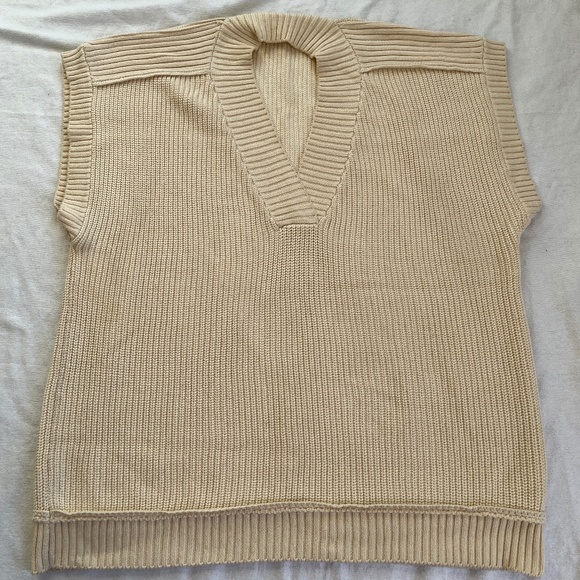 Ushatava Cream Knit Oversized Vest Unisex - Picture 1 of 10